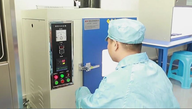 硅膠制品噴有手感油有什么作用？