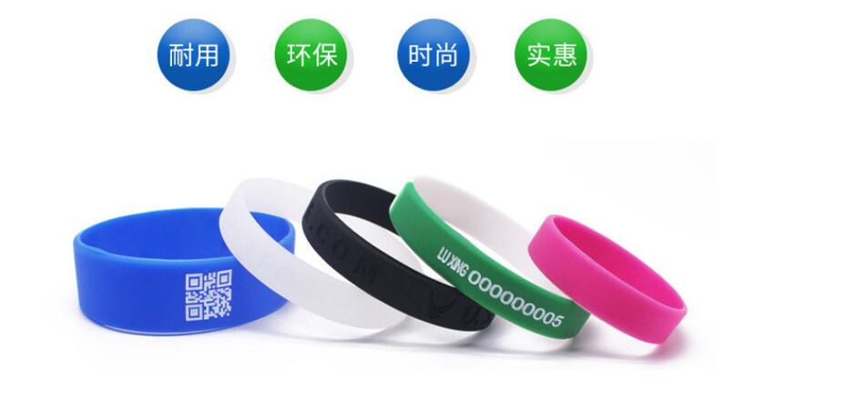 你知道液態(tài)硅膠手環(huán)怎么樣清洗嗎？